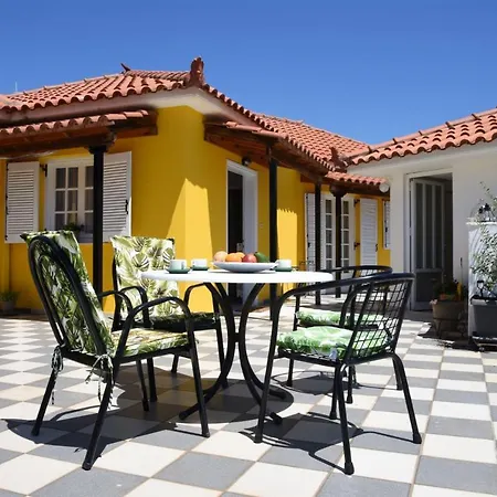 The Yellow Art Appartement Kalamata